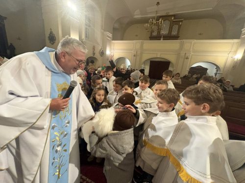 Dzisiaj rozpoczęliśmy Roraty. Zapraszam wszystkie dzieci i dorosłych w kolejne dni. 01.12.2025 r.