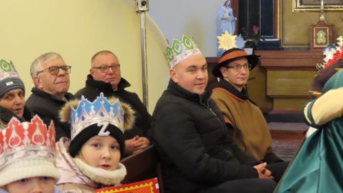 Jasełka podczas Orszaku Trzech Króli przygotowane przez szkołę podstawową. 06.01.2026 r.